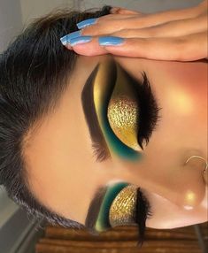 Carnaval Make-up, Makeup Collage, Gold Makeup Looks, Makeup Steps, Bold Eye Makeup, Makeup Order, Top Makeup, Fall Makeup Looks