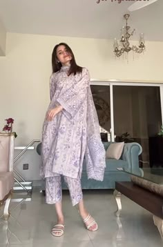 Pakistani Casual Suits, Pakistani Eid Outfits, Simple Kurta Designs, Clueless Outfits