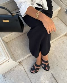 Paris Mode, Trendy Jeans, Mode Inspo, Summer Look, Cute Shoes, Summer Looks, Comfortable Shoes