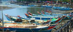 there are many boats that are docked on the water