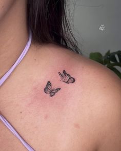 Wrist Tattoos Butterfly, Simple Wrist Tattoo, Monarch Tattoo, White Butterfly Tattoo, Monarch Butterfly Tattoo, Butterfly Wrist Tattoo, Butterfly Tattoo On Shoulder, Wrist Tattoo Designs, Butterfly Tattoo Meaning