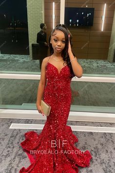 Steal the spotlight in our Red Sequins Shimmery Strapless Mermaid Prom Dress. This sleeveless stunner boasts a plunging pointy neckline, a long skirt with a graceful chapel train, and a chic horsehair hemline. Elevate your style in this captivating red gown! shown color: red with cups with boning fully lined Red Prom Dress With Gold Accessories, Red Prom Dress Sequins, Red Sparkle Dress Prom, Homecoming Dresses Red Long, Red Junior Prom Dress, Homecoming Dresses Plus Size Long, Long Homecoming Dresses 2024, Red Sequence Dress, Prom Dresses Red Corset