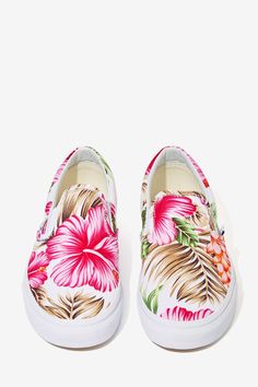 Vans Classic Slip-On Sneaker - Hawaiian Floral - StudentRate Floral Converse, Slipon Sneakers, Footwear For Women, Skateboarder, Student Discounts, Floral Shoes, Painted Shoes, Boots And Sneakers, Sneakers Outfit