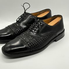 Church's Handmade Mens Size 11 Cap Toe Oxford Black Leather Weave Lace Up Shoes If You Like This Item, Please Make An Offer! Church's Handmade Men's Size 11 Cap Toe Oxford Shoes In Black Leather With A Weave Lace-Up Closure. These Dress Shoes Are Made With High-Quality Leather Material For Both The Lining And Upper, And Also Features A Leather Outsole. The Shoes Are Designed With A Cap Toe And Are Perfect For Formal Occasions. These Shoes Are Also Unique Because They Are Handmade By Church's, A Well-Known Brand In The Shoe Industry. Note *** Condition 9/10 Pre-Owned Items May Show Minimal/Minor Signs Of Wear Such As Dirt, Stains, And General Use. Our Efforts Are To Display Any Flaw Mark Black Snip Toe Shoes For Derby, Black Goodyear Welted Snip Toe Dress Shoes, Black Oxfords For Business With Snip Toe, Black Oxfords With Brogue Detailing And Snip Toe, Fitted Black Leather Shoes With Snip Toe, Fitted Black Snip Toe Leather Shoes, Black Closed Toe Dress Shoes For Derby, Masculine Black Cap Toe Leather Shoes, Black Goodyear Welted Cap Toe Dress Shoes