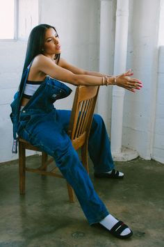 Aaliyah x Tommy Hilfiger redux featuring Ava Pearl Aaliyah Style 90s, Hilfiger Outfits, Aaliyah Outfits, Looks Hip Hop, 90’s Outfits, Aaliyah Style, Latina Makeup, Look Jean