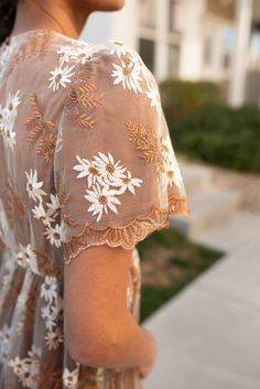 London is 5'8.5" and wearing a small - Runs TTS without stretch - size up if you need room in the bust - Elastic waist for comfortable fit - Incredible white and golden-brown embroidered floral overlay - Scalloped hem and edges of the sleeve - Fully lined and so unique! Product Measurements*Measurements are taken from side seam to side seamwhile laying flat. Small: Length: 44" Bust: 15" Waist: 14" Medium: Length: 44.5" Bust: 16" Waist: 15"Large: Length: 45" Bust: 17" Waist: 16"X-Large: Length: 4 Floral Embroidered White Dress, Embroidered White Dress, Floral Overlay, Crochet Lace Dress, Daisy Dress, Embroidery Dress, Scalloped Hem, Golden Brown, Embroidered Dress