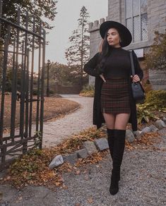 Salem Travel, Halloween Inspired Outfits, Things To Do In Salem, Salem Halloween, Boston Outfits, Witchy Outfits, October Outfits, Halloween Decor Diy, Diy Halloween Decor