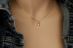 Chain Lockets Gold Simple, Jewelry Necklace Simple, Gold Jewelry Simple Necklace, Gold Chain Design, Jewelry Set Design, Gold Mangalsutra, Layered Necklace Set, Heart Shaped Necklace, Gold Ring Designs