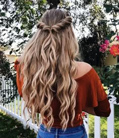 Boho Hairstyle, Curly Hair Braids, Wedding Hair Down, Chic Hairstyles, Half Up Hair, Loose Hairstyles, Long Curly Hair