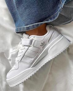 Trendy Shoes Sneakers, Pretty Shoes Sneakers, Adidas Forum, Shoe Wishlist, Fresh Shoes, Elegante Casual, Hype Shoes, Girly Shoes, Aesthetic Shoes