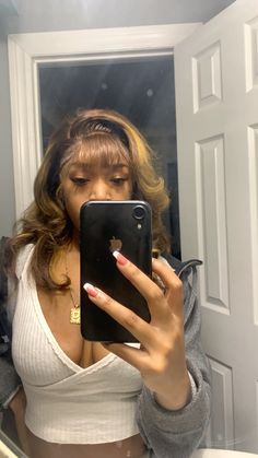 Honey blonde wig with bangs Honey Blond Wigs Black Women, Wig Hairstyles Ideas Black Women With Bangs, Colored Wig With Bangs, Honey Blonde Wig With Bangs, Blonde Sew In With Bangs, Honey Blonde Bangs Black Women, Honey Blonde Hair Bangs, Curly Bangs Wig, Swoop Bangs Short Hair