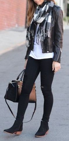 #winter #fashion / leather jacket + plaid scarf 100 Winter Outfits, Scarves Outfits, Black Booties Outfit, Mode Hippie, Booties Outfit, Woman In Black, How To Wear A Scarf, Victoria Secrets, How To Wear Scarves