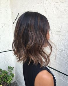 Natural Balayage and Lob #WedgeHairstyles Natural Black Hairstyles Short, Black Hairstyles Short, Short Lob, Natural Black Hairstyles, Hair Balayage Short, Rambut Brunette, Balayage Short, Black Hair Balayage