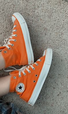 Orange Converse Aesthetic, Orange Converse Outfit, Converse 2020, Orange Converse, Aesthetic Converse, Converse Aesthetic, Converse Star, Outfits With Converse