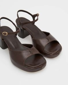 VANDRÉLAAR - Joni Sandal, Espresso Leather Everyday Summer Shoes, Summer Heels 2024, Brown Leather Platform Sandals, Cute Everyday Shoes, Brown Shoes Women, Chunky Heels Outfit, Sandle Heels, Every Day Shoes, Brown Heeled Sandals