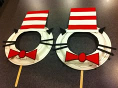 two paper plates with cat in the hat on top of them, one is made out of cardboard