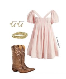 Rodeo Fits, Senior Outfit Ideas, Preppy Ootd, Amazon Sweaters, Megan Moroney, Concert Outfit Inspo, Cowgirl Boots Outfit, Country Outfit