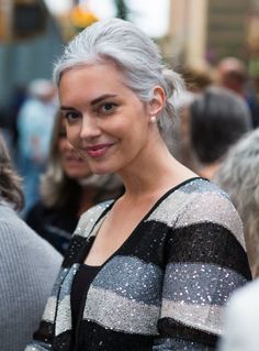 Long Silver Hair, Silver Haired Beauties, Quick Hair, Gray Hair Growing Out, Silver Hair Color, Silver Grey Hair