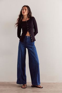 Fall Denim Trends, Boho Chic Fall, Wide Leg Jeans Outfit, Wide Legged Jeans, Jeans Outfit Fall, Sleek Dress, Free People Style, All Jeans, Fall Denim