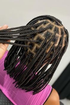 knotted tip braids are still in style we love short braids for black women no curls they are cute for braid hairstyle for work or braid hairstyle for workout…  knotted box braids, knotted box braids hairstyles , knotted box, braids medium Box Braid Bob Hairstyles, Small Bob Box Braids, Bob Length Braids For Black Women, Short Box Braids For Black Women, Hairstyles One Braid, Short Bob Knotless Braids, Short Pick And Drop Braids, Bob Box Braids Styles Shoulder Length, Short Medium Knotless Braids