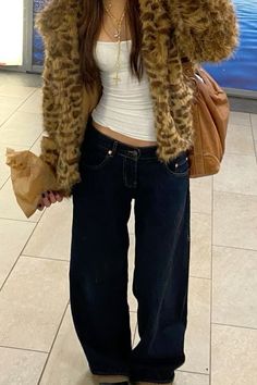 Fur Coat Aesthetic Outfit, Winter Outfits Y2k Aesthetic, Autumn Fits 2024, Fashion Inspo Outfits Fall 2024, Milan Winter, Autumn Fits, I'm With The Band, Fall Fits, Outfit Look