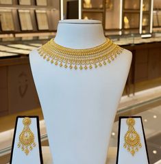 Malabar Jewellery, Gold Jewellery Design For Bride, Gold Necklace Designs Bridal, Brides Jewelry Ideas Necklace, Dubai Gold Necklace Designs, Dubai Necklace Designs Gold, Bridal Jewelry Indian, Dubai Gold Jewelry Set