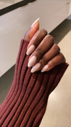 Dark Hands Nails, Brown Hand Nails, Oval Nails On Black Women, Acrylic Nails Dark Skin, Oval Nails Black Women, Nude Nails On Brown Skin, Fall Nail Colors Black Women, Fall Nail Colors For Brown Skin, Dark Skin Nails