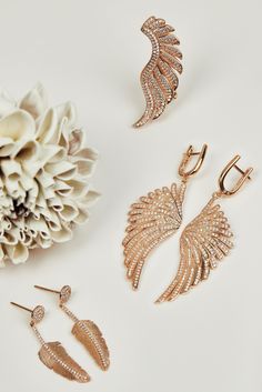 Rose gold considered by many to be the most romantic metal due to its pinkish hue, perfect as bridal jewellery. #Latelita #Independentdesigner⁠ ⁠ #Jewellery #Jewellerydesign #Britishdesigner #Statementearrings #Gemstones #Stylishwomen #Wolfandbadger #Giftideas #Rosegold #Bridaljewelery #Summerwedding #Angelwing #Feathers