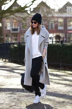 Fall Fashion Coats, Best Winter Coats, Mode Tips, Gray Coat, Traje Casual, Mode Casual, Looks Street Style, Grey Coat, Coat Outfits