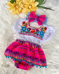 Set Artesanal Mexicano Para Niña mexicanita/baby Girl | Etsy Mexican Photoshoot, Outfit Mexicano, Girl Mexican, Mexican Babies, Mexican Outfit, Theme Dress, Baby Fits, Mia 3, Girls Clothing Sets