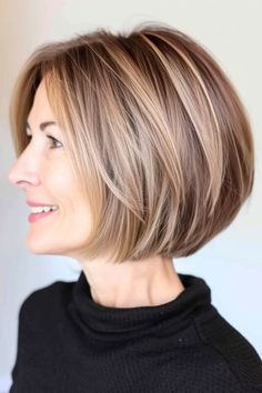 35 Stunning Short Haircuts For Older Women - The Hairstyle Edit Short Haircuts For Older Women, Haircuts For Older Women, Layered Bob Haircuts, Chin Length Hair, Bob Haircut For Fine Hair, Hairdos For Short Hair, Bob Hairstyles For Fine Hair, Haircuts For Medium Hair, Short Bob Haircuts