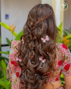 Looking for the perfect wedding hairstyle? Explore over 70 stunning options by clicking the link attached 🩷 | Picture Credits: hairbyanishanagpal | #ShaadikiTaiyari Aasaan Hai Easy Haldi Hairstyles, Hairstyles For Festivals Indian, Hairstyles For Medium Length Hair Indian, Hairstyles With Lehenga Choli, Hairstyles For Functions, Mrg Choli, Cute Front Hairstyles, Baby Shower Hairstyles Indian, Festive Hairstyles Indian