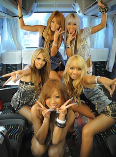 Ane Gyaru, Shibuya Style, Gyaru Aesthetic, People Drawing, Tokyo Fashion, Please Follow Me, Drawing People