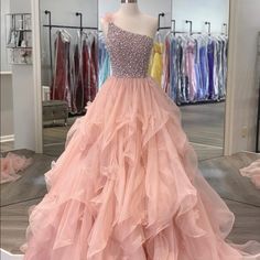 Sherri Hill Couture Dress! Size 6 Only Worn Once In A Pageant Prom Dresses Fluffy, Dresses Fluffy, Shoulder Beads, Gaun Tulle, Prom Dress Pink, 2021 Prom Dresses, Beaded Formal Dress, Prom Dresses Long Pink, Pink Evening Dress