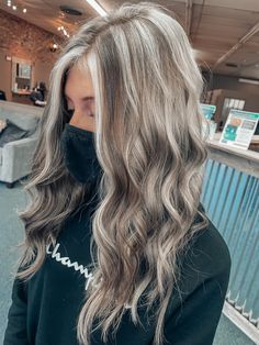 Fall Light Hair Color Ideas, Blonde With Dimension And Money Piece, Blonde Hair On Top Black Underneath, Ash Brown Hair With Blonde Money Pieces, Blonde With Deminsion, Blonde With Ash Lowlights, Blonde Hair Color Ideas For Fall, Blonde Hair Brown Underneath, Ashy Cool Blonde