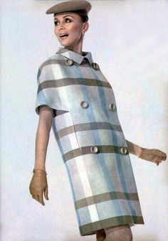 Pierre Cardin 1968 Repinned by le www.castingparisien.com 70s Inspiration, Fashion 70s, Robes Vintage, Sixties Fashion, Mod Fashion, 1960s Fashion