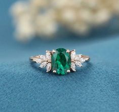 Vintage Emerald Engagement Ring, Rose Gold Engagement Ring Vintage, Emerald And Diamond Ring, Vintage Rose Gold, Moissanite Engagement Ring Oval, Yellow Engagement Rings, Zierlicher Ring, Engagement Rings Marquise, Emerald Engagement