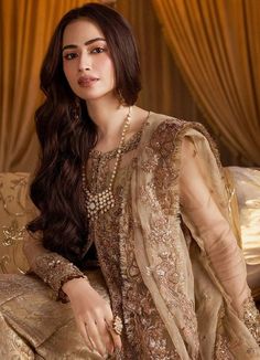 Pakistani Suits Party Wear, Satin Sleeves, Wedding Dresses Indian, Pakistani Clothes Online, Pakistani Designer Clothes, Asian Designers, Organza Sleeves, Satin Trousers