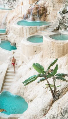 Relaxing at Grutas Tolantongo hot pools // Are you planning a trip to Mexico? Check out these incredible Mexico vacation destinations you didn't know existed! Hot Pools, Unique Places, Tulum Mexico, Destination Voyage, Summer Bucket Lists, Vacation Places, Beautiful Places To Travel