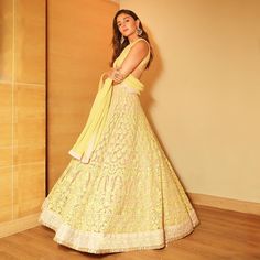 Alia Bhatt Lehenga, Ghagra Choli Designs, Bridesmaid Squad, Stylish Lehenga, Chikankari Lehenga, Bridesmaids Outfits, Bollywood Glamour, Sister Of The Bride, Alia Bhatt Photoshoot