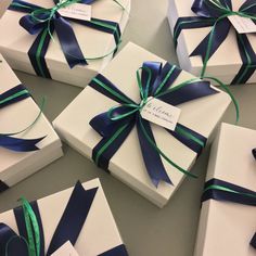 several wrapped gift boxes with blue and green ribbons on them are arranged in a circle