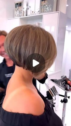 Short Stacked Hair, Kort Bob, Κούρεμα Bob, Stacked Hair, Updo Tutorial, Curly Mullet, Layered Hairstyles, Growing Out Short Hair Styles, Trendy Short Haircuts