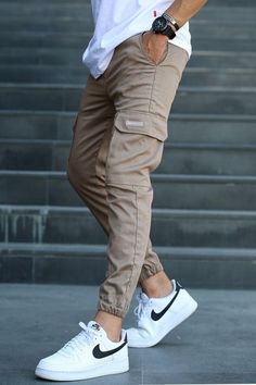 Best Mens Joggers, Mens Joggers Outfit, Men's Casual Wear, Celana Kargo, Men Styling, Mens Casual Suits, Mens Smart Casual Outfits, Classy Outfits Men