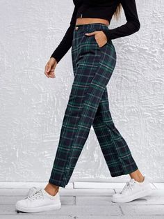 Preppy Style | Fashion Preppy Style | SHEIN USA Green Plaid Pants Outfit, Green Plaid Pants, Plaid Pants Outfit, Plaid Pants Women, Tartan Pants, Winter Trousers, Blue Mom Jeans, Trouser Outfit, Streetwear Shorts