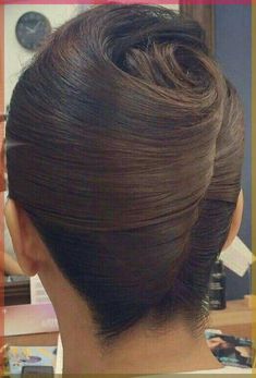 TRENDY FRENCH ROLL BUN HAIRSTYLES DESIGN IDEAS FOR WOMEN'S - BOLLO DE ROLLO FRANCÉS French Roll Hairstyle, French Twist Updo, Hair 2016, Hairstyle Examples, Roll Hairstyle, French Twist Hair, Easy Updos, Updos For Medium Length Hair, Women's Hairstyles