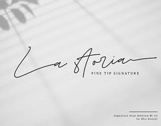 the word la fofia is written in cursive ink on a white sheet of paper