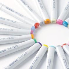 many different colored markers are arranged in a circle