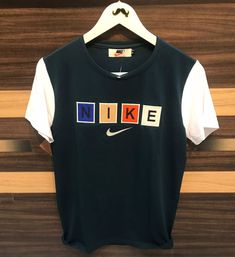 Nike Tshirts, Nike Art, Casual Chique, T Shirts Men, Packaging Design Inspiration, Half Sleeves, Tee Shirts