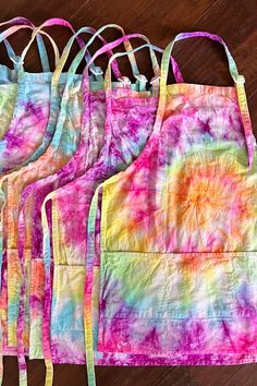 Rainbow Spiral Tie Dye Apron Tie Dye Tea Towels, Tie Dye Birthday Party Ideas Food, Tie Dye With Kids, Tie Dye Crafts For Kids, Tie Dye Theme Party, Tie Dye Party Ideas, Tye Dye Party