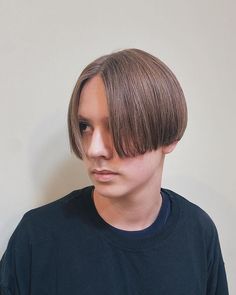 КО/\ОС (@barbershop_kolos) • Instagram photos and videos Angular Fringe Men, Long Fringe Hairstyles, Short Straight Hair, Mens Hair Trends, Long Fringes, Bald Fade, Comb Over